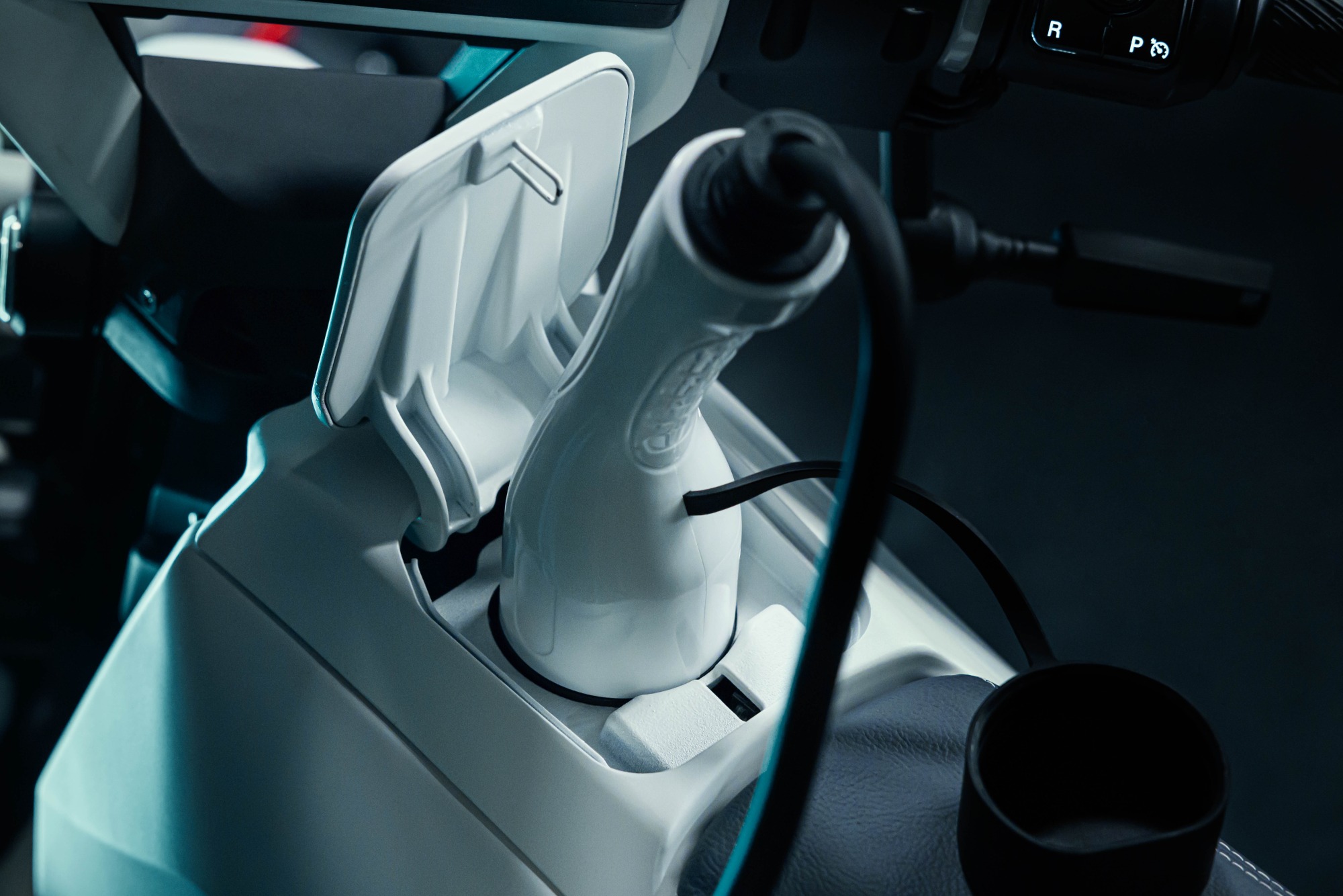 I AM. NAXEON – affordable, state-of-the-art electrics